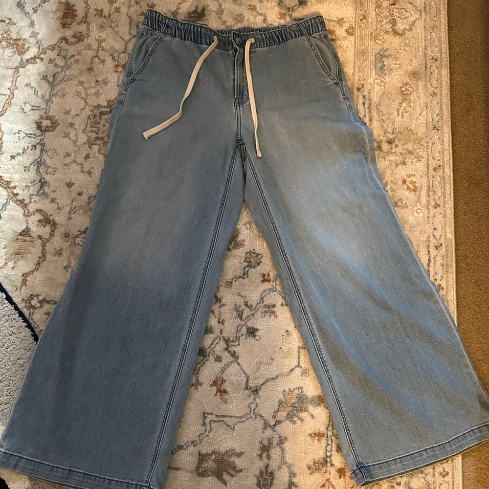 AE Dreamy Drape Low-Rise Ultra Wide-Leg Pull-On Jean